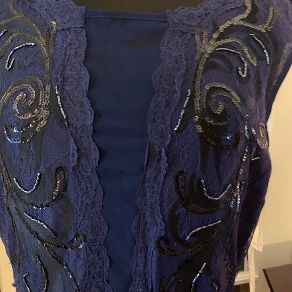 Reba...Another Stunner Dress - Picture 4 of 16